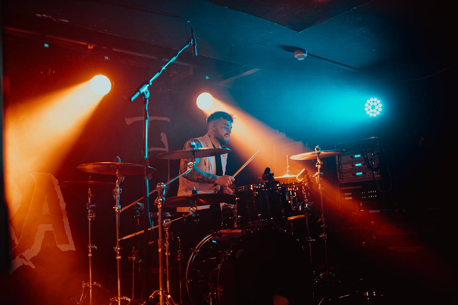 Oslava narozenin Rock Café byla pořádnou divočinou, klubu blahopřáli The Hara a .themayrevolution