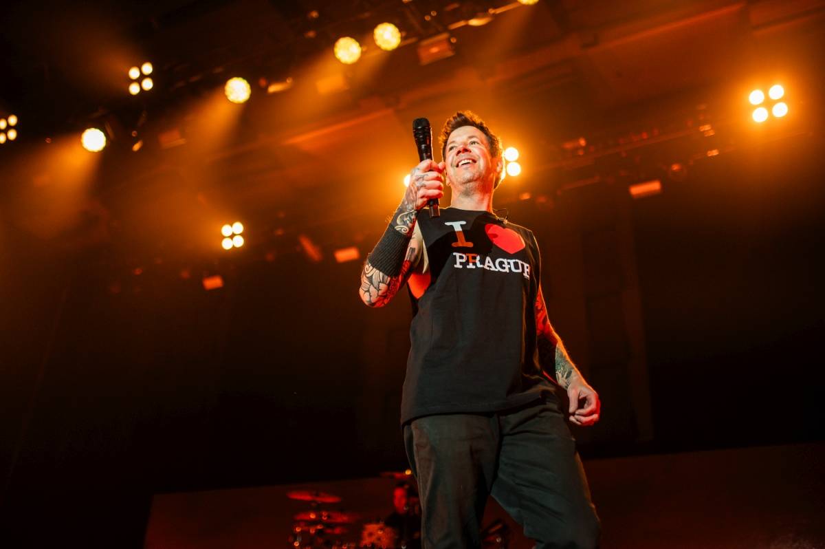 Simple Plan bavili fanoušky ve Foru Karlín svojí češtinou a největšími hity