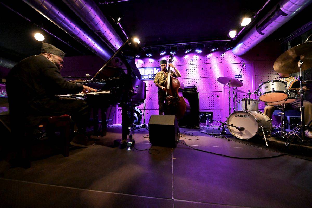 Nduduzo Makhathini Trio se v Jazz Docku představilo pražskému publiku