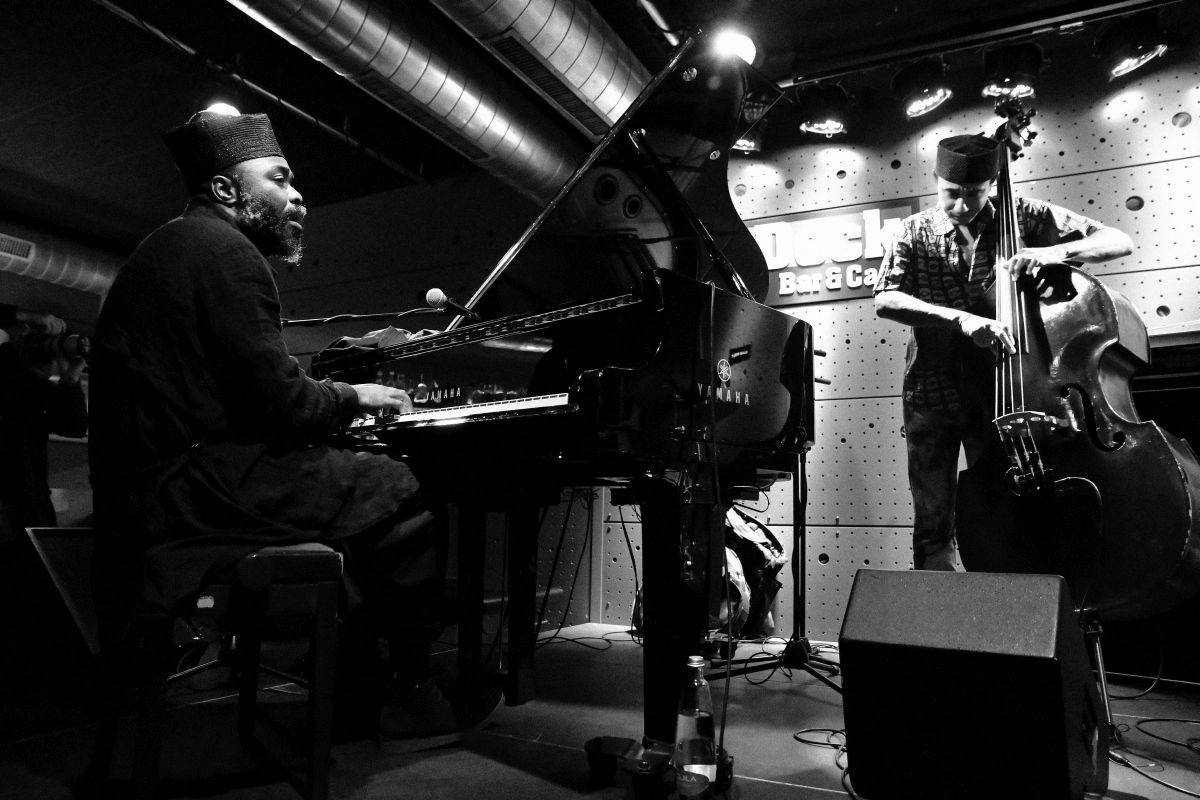 Nduduzo Makhathini Trio se v Jazz Docku představilo pražskému publiku