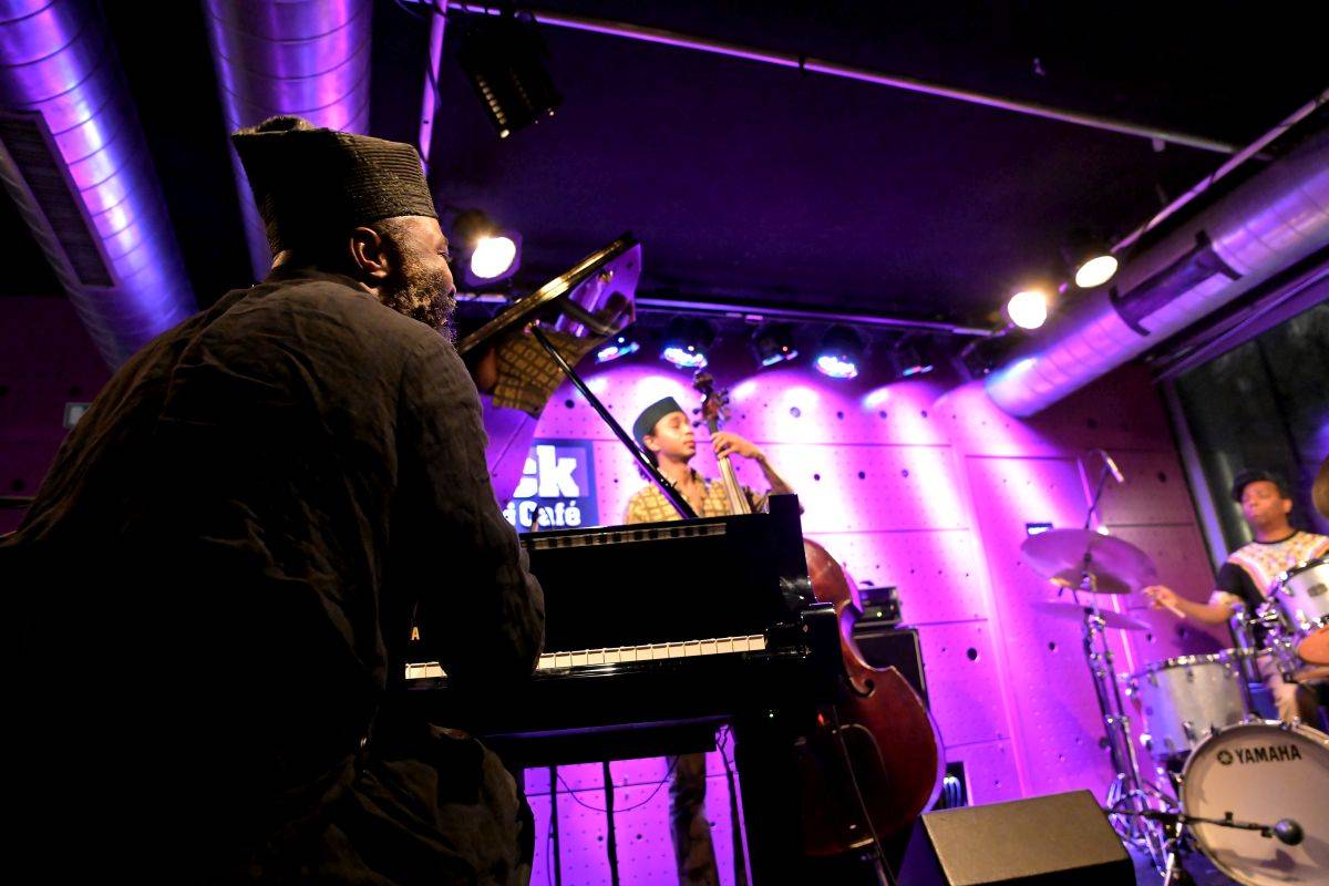 Nduduzo Makhathini Trio se v Jazz Docku představilo pražskému publiku