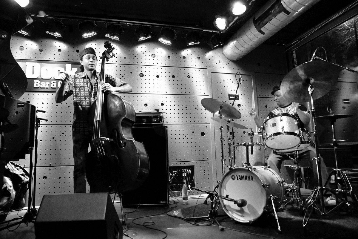 Nduduzo Makhathini Trio se v Jazz Docku představilo pražskému publiku