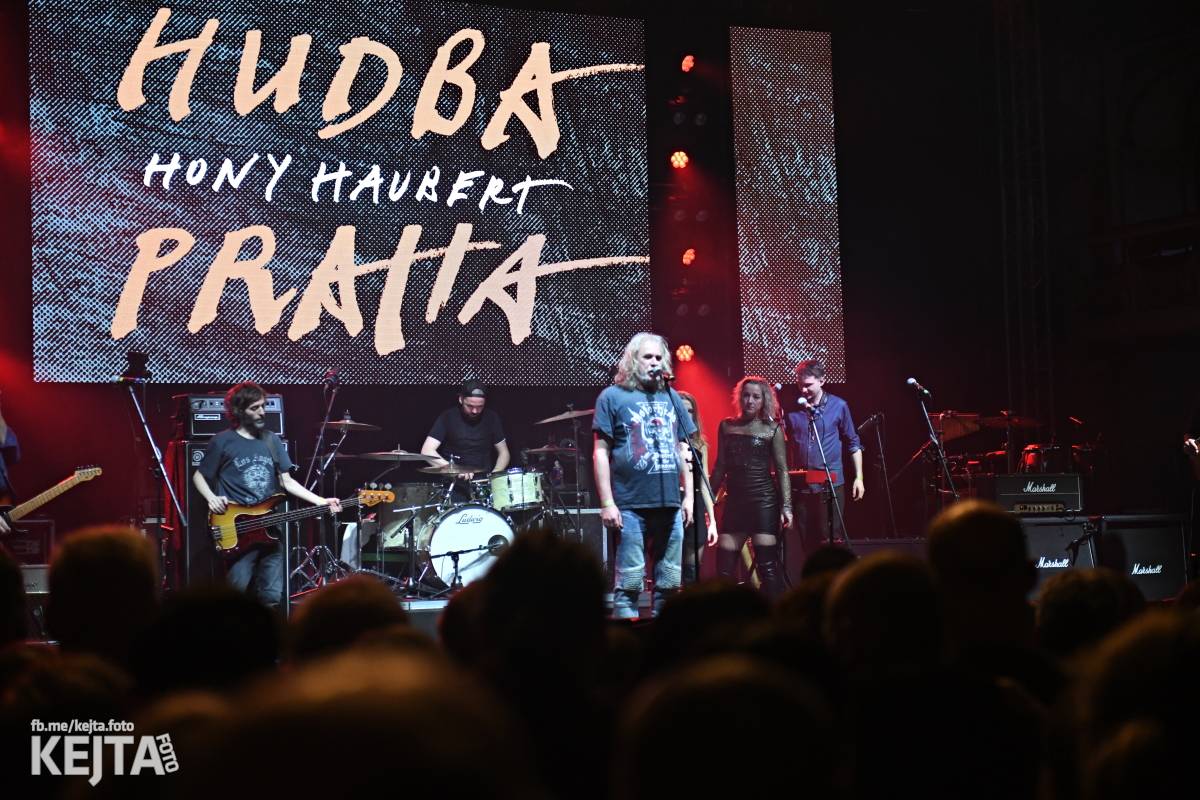 Jasná Páka a Hudba Praha vzpomínaly na Michala Ambrože, v Lucerně oslavily jeho sedmdesátiny