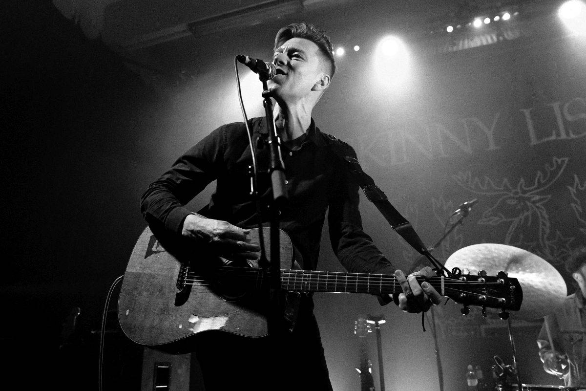 Karlínské Kasárny zažili pravý irský mejdan se Skinny Lister