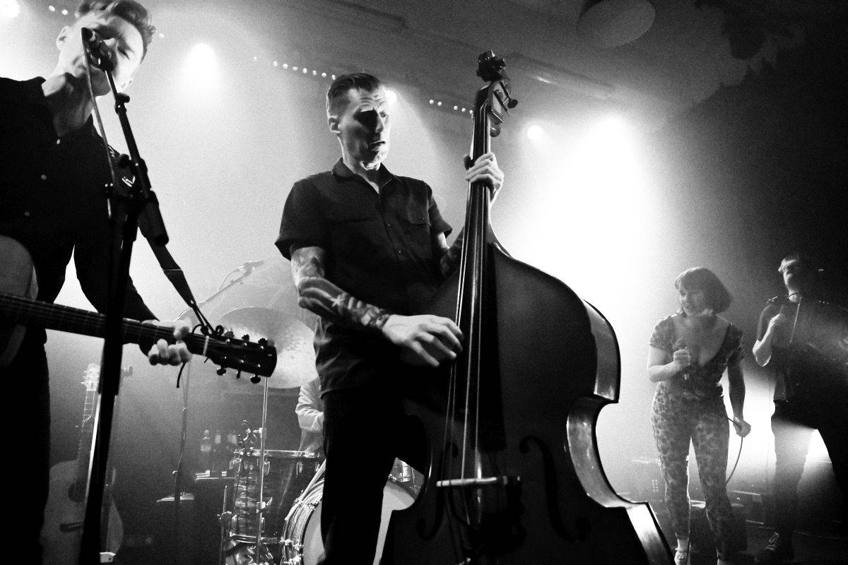 Karlínské Kasárny zažili pravý irský mejdan se Skinny Lister