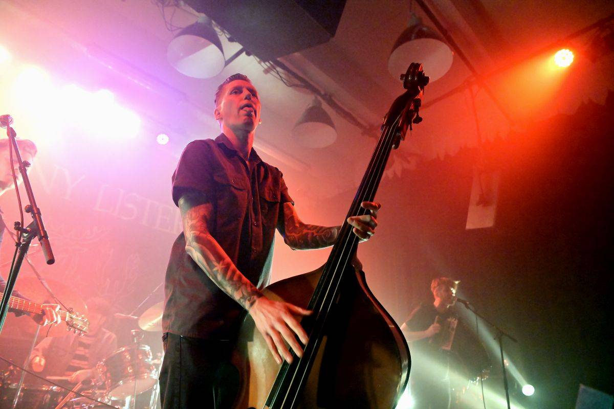 Karlínské Kasárny zažili pravý irský mejdan se Skinny Lister