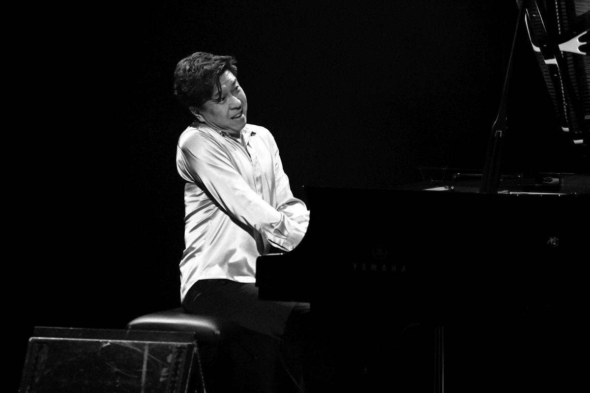 Přátelství, mír a harmonie. Avishai Cohen a Makoto Ozone zahráli v pražském Divadle Hybernia