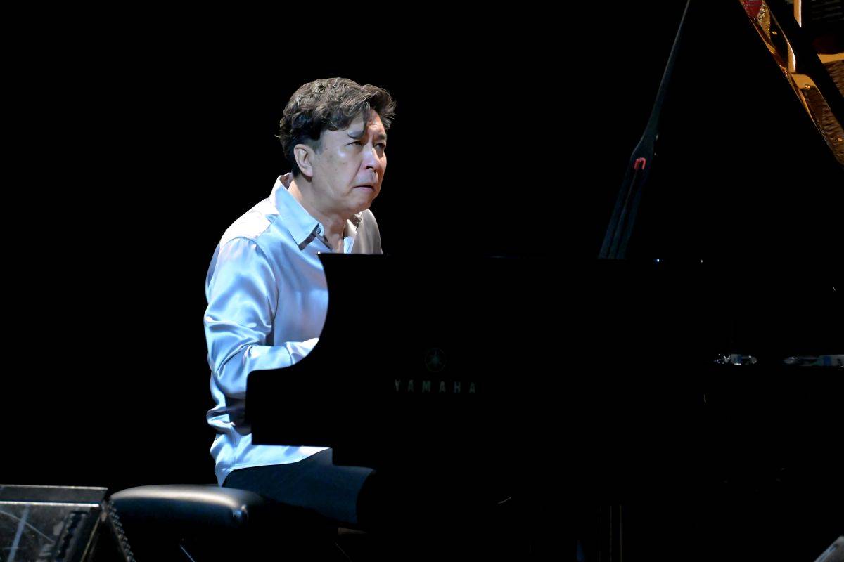 Přátelství, mír a harmonie. Avishai Cohen a Makoto Ozone zahráli v pražském Divadle Hybernia