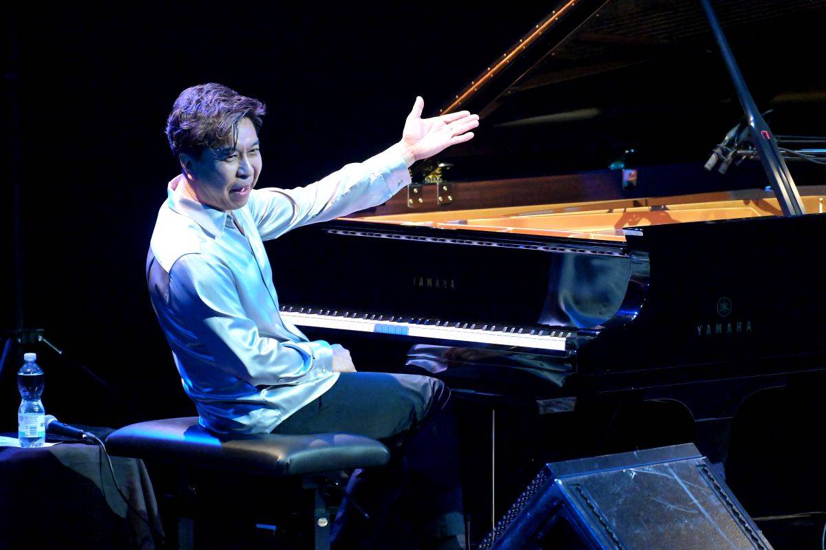 Přátelství, mír a harmonie. Avishai Cohen a Makoto Ozone zahráli v pražském Divadle Hybernia