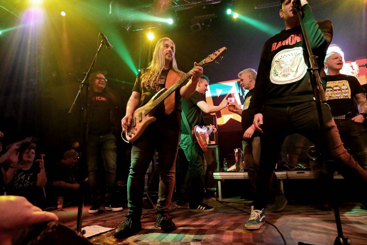 Plexis oslavili 40 let na scéně. Se spoustou přátel vzpomínali na Petra Hoška