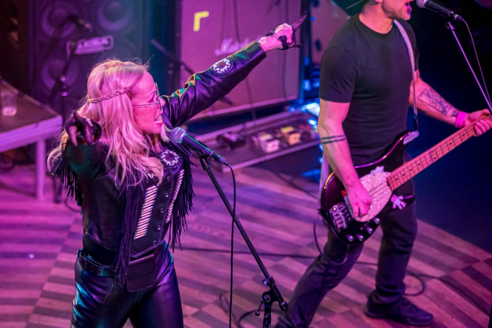 Prahou znovu zněly hity Plexis. Kapela slavila čtyřicátiny a uctila památku Petra Hoška