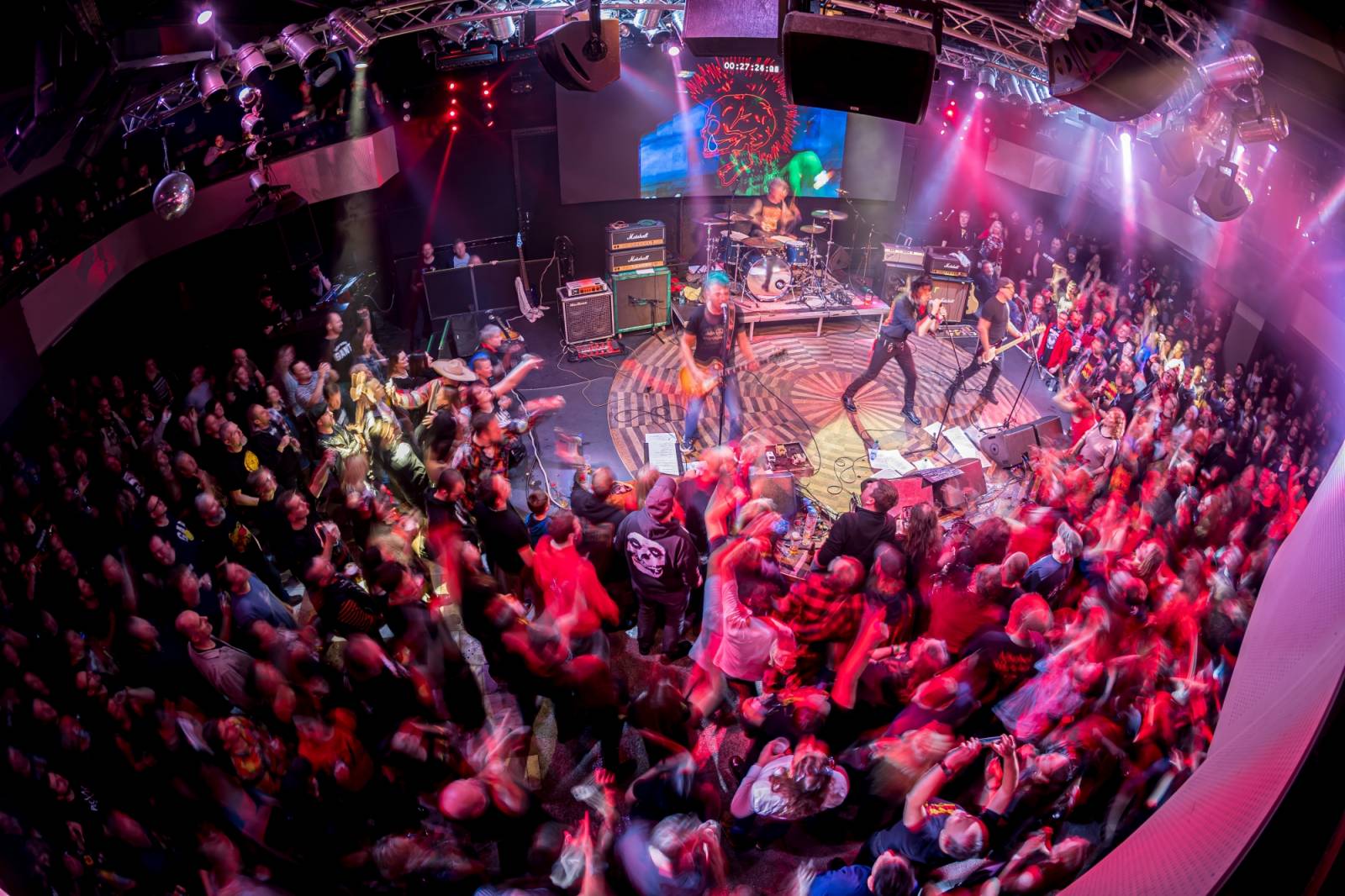 Prahou znovu zněly hity Plexis. Kapela slavila čtyřicátiny a uctila památku Petra Hoška