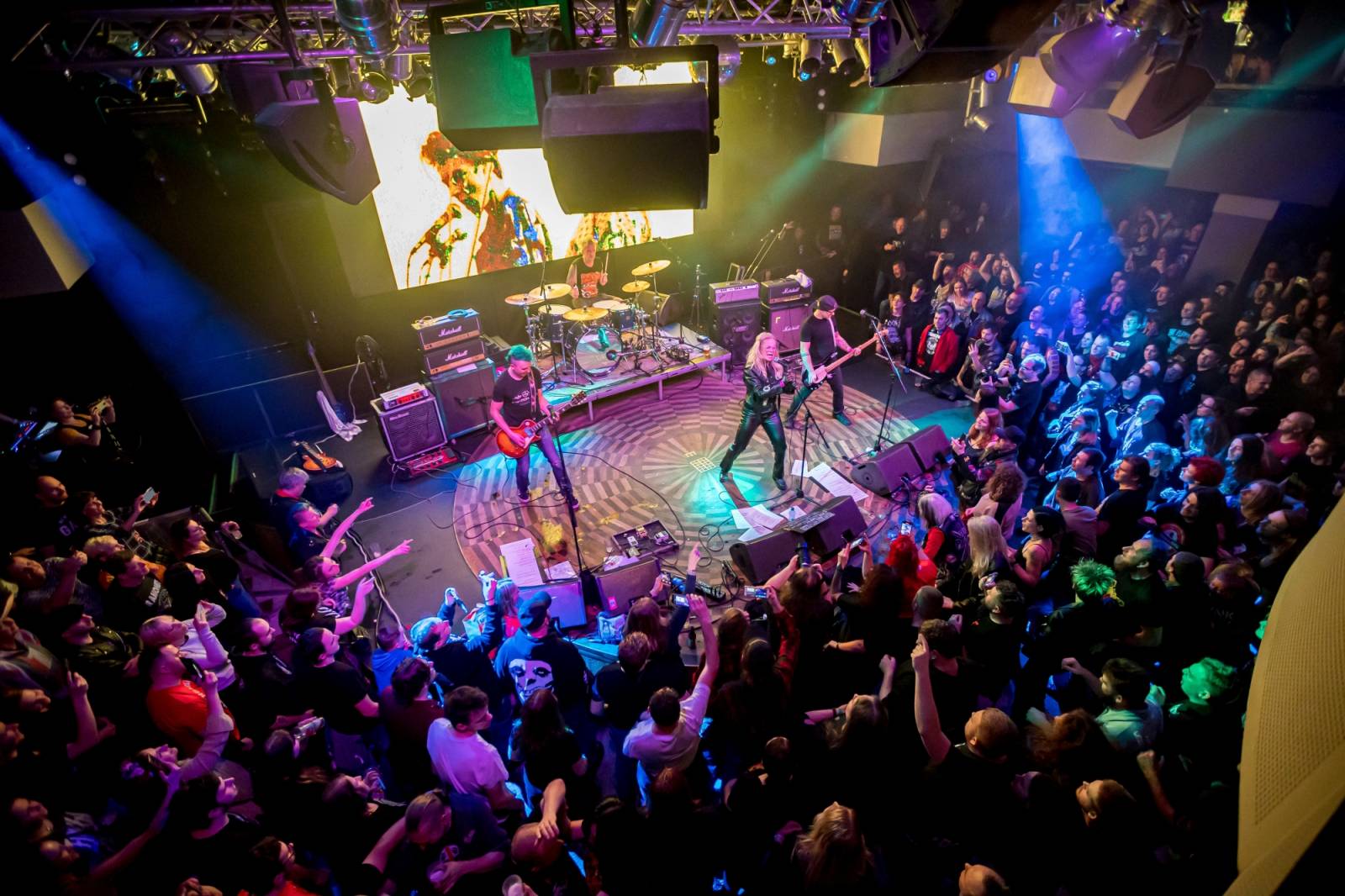 Prahou znovu zněly hity Plexis. Kapela slavila čtyřicátiny a uctila památku Petra Hoška