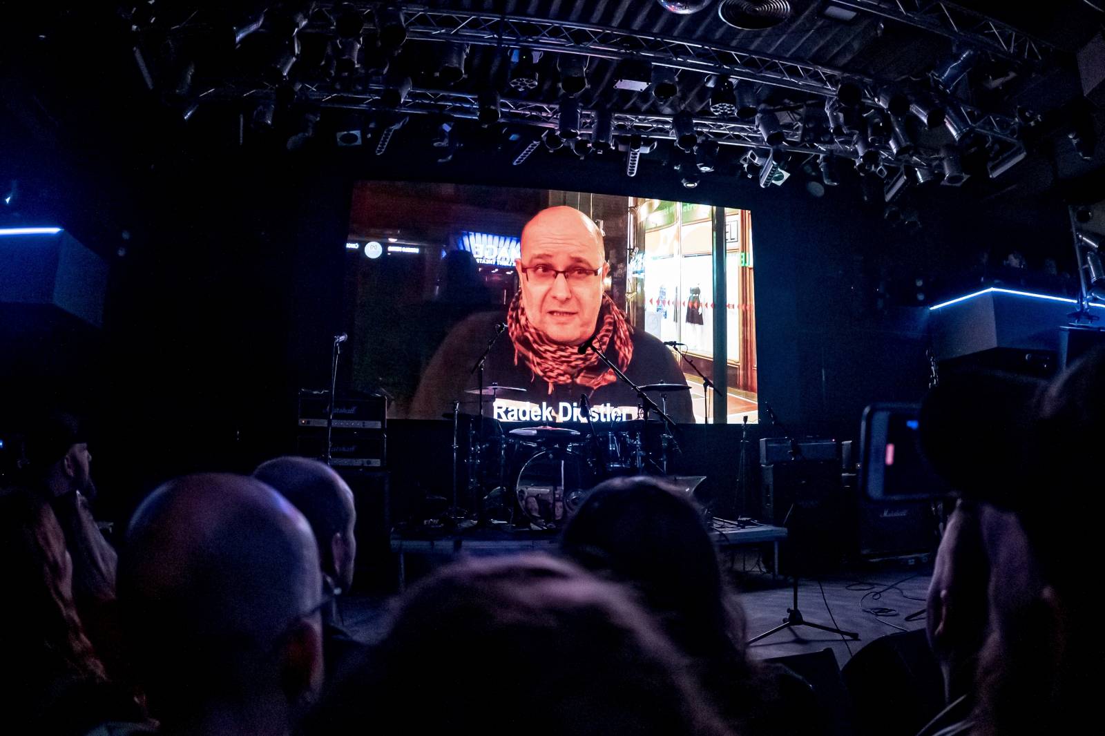 Prahou znovu zněly hity Plexis. Kapela slavila čtyřicátiny a uctila památku Petra Hoška