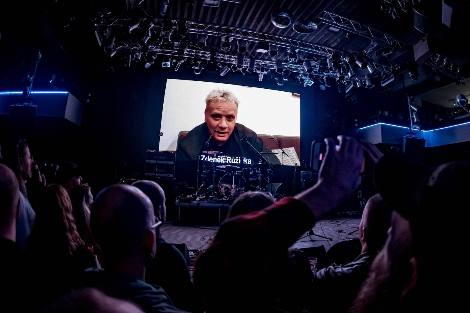 Prahou znovu zněly hity Plexis. Kapela slavila čtyřicátiny a uctila památku Petra Hoška