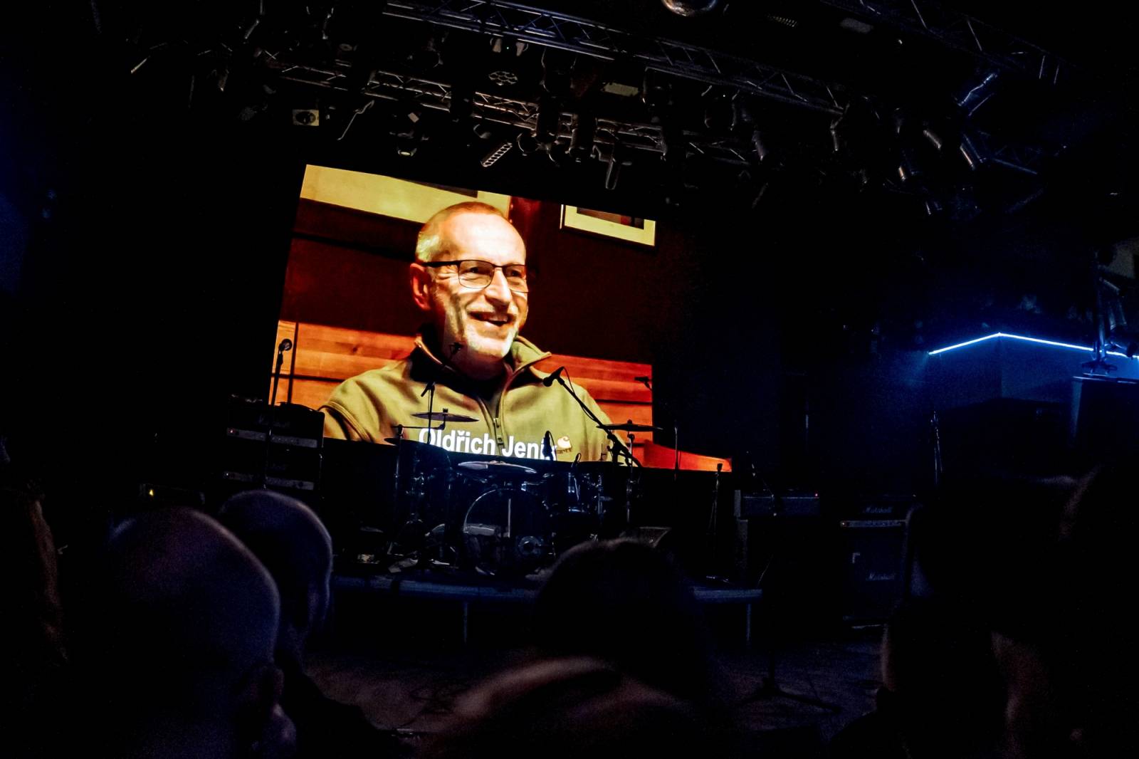 Prahou znovu zněly hity Plexis. Kapela slavila čtyřicátiny a uctila památku Petra Hoška