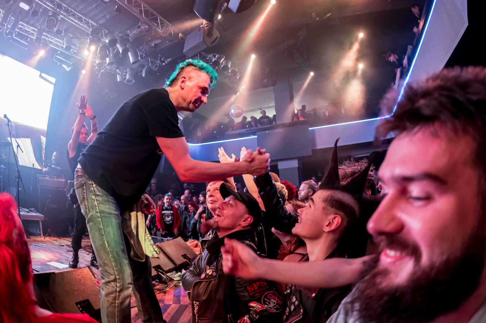 Prahou znovu zněly hity Plexis. Kapela slavila čtyřicátiny a uctila památku Petra Hoška