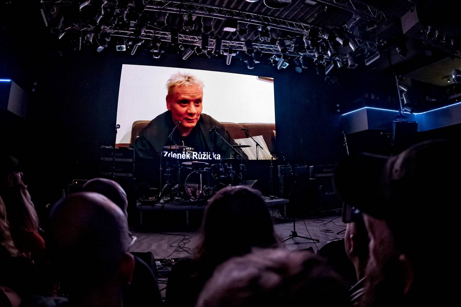 Prahou znovu zněly hity Plexis. Kapela slavila čtyřicátiny a uctila památku Petra Hoška