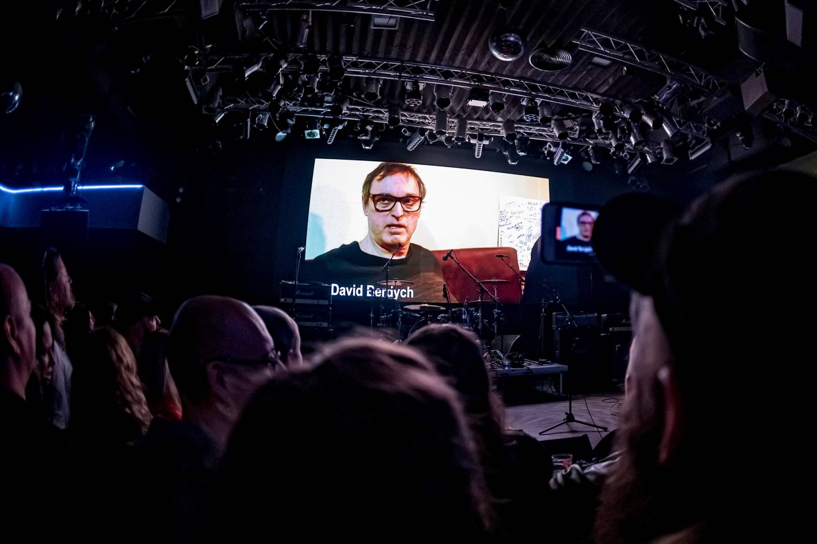 Prahou znovu zněly hity Plexis. Kapela slavila čtyřicátiny a uctila památku Petra Hoška