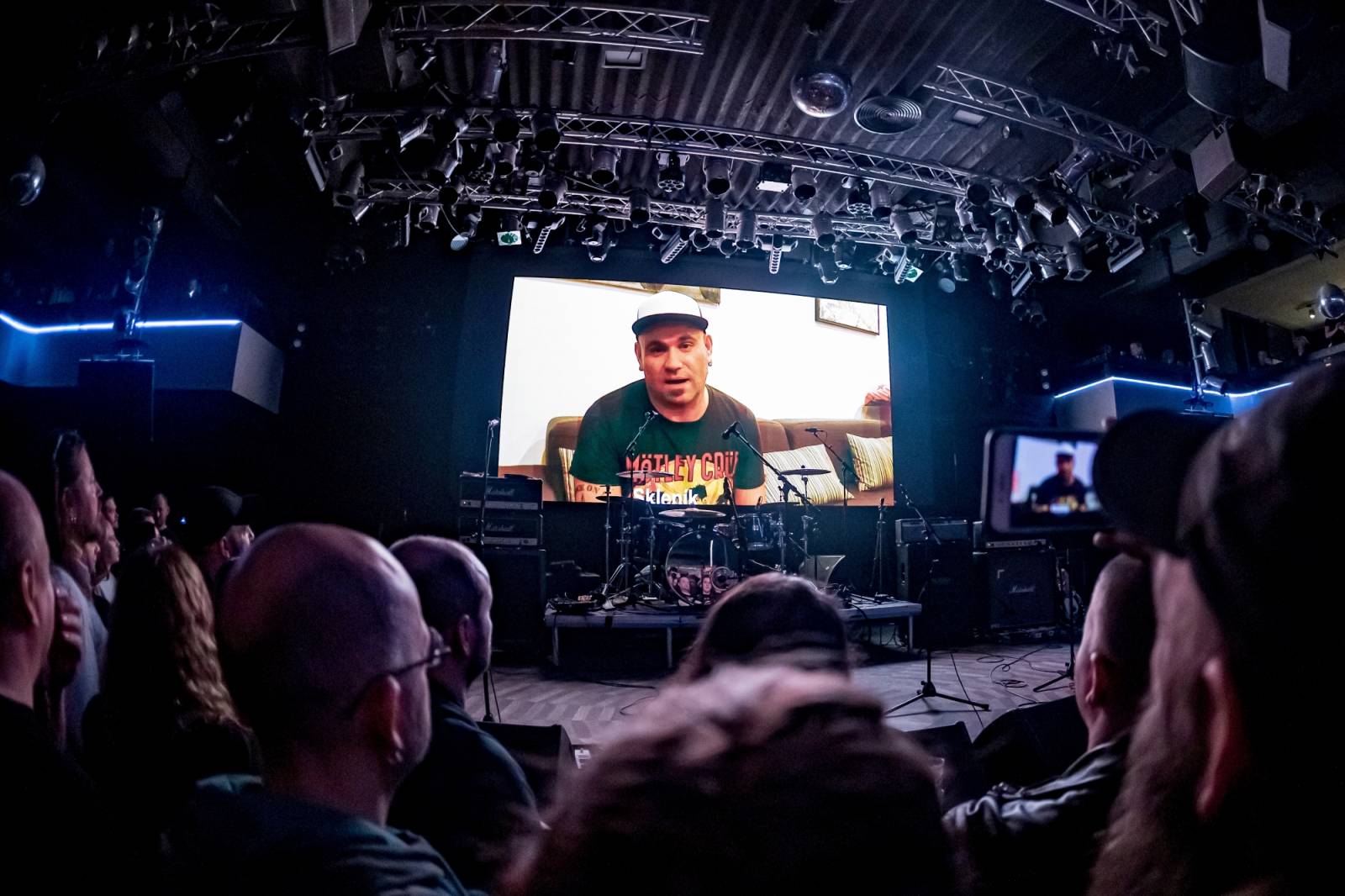 Prahou znovu zněly hity Plexis. Kapela slavila čtyřicátiny a uctila památku Petra Hoška