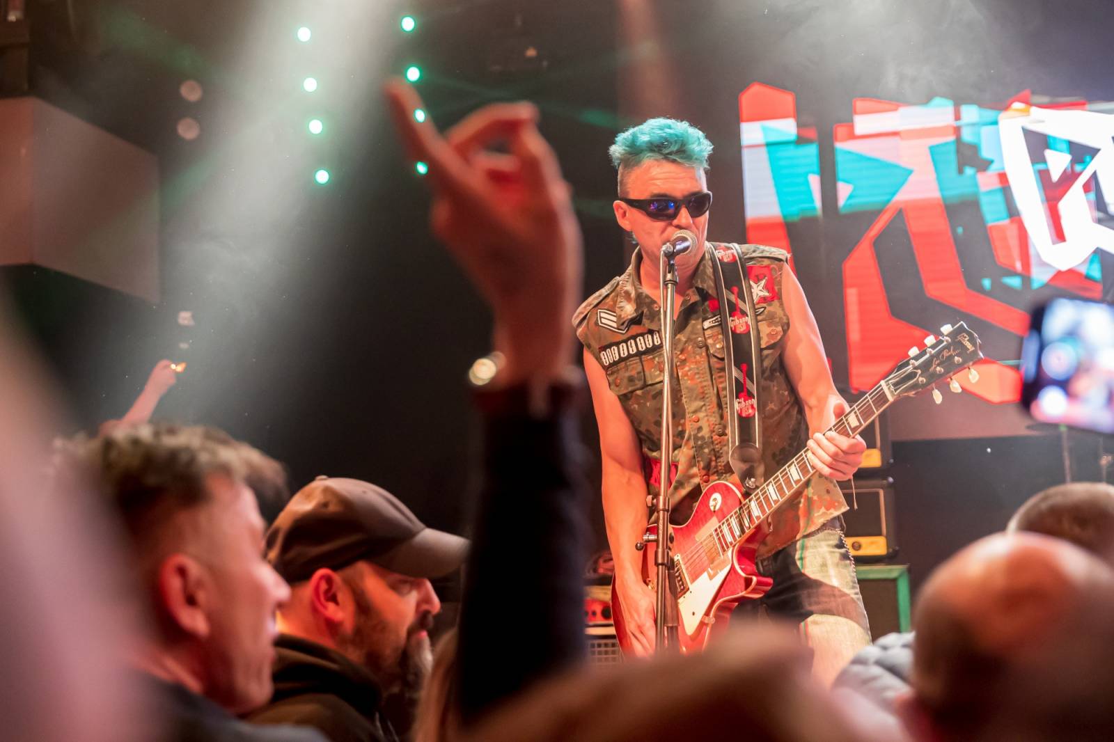 Prahou znovu zněly hity Plexis. Kapela slavila čtyřicátiny a uctila památku Petra Hoška