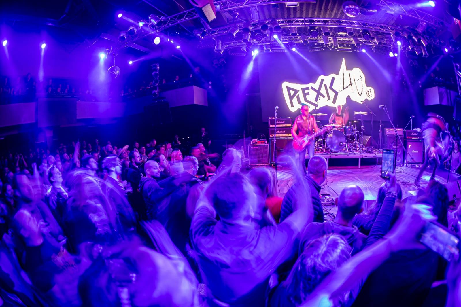 Prahou znovu zněly hity Plexis. Kapela slavila čtyřicátiny a uctila památku Petra Hoška