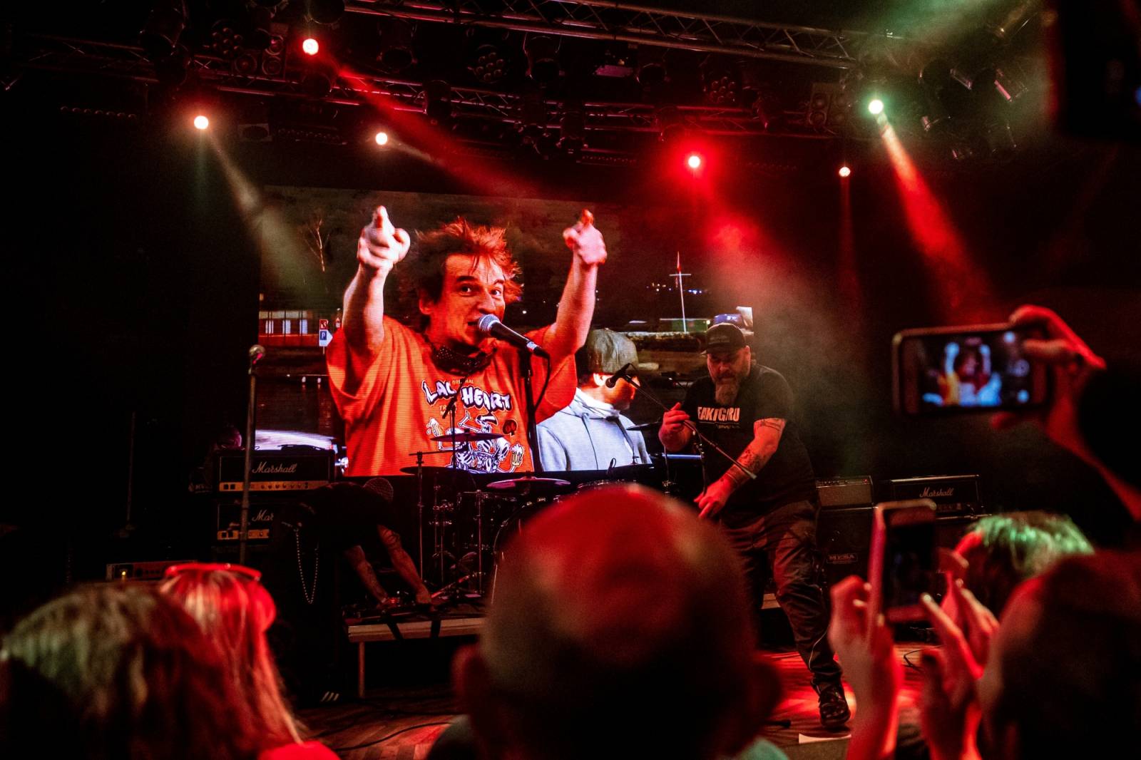 Prahou znovu zněly hity Plexis. Kapela slavila čtyřicátiny a uctila památku Petra Hoška