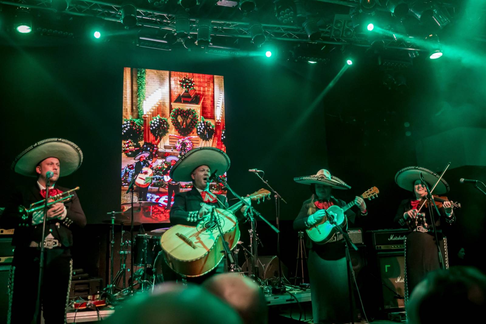 Prahou znovu zněly hity Plexis. Kapela slavila čtyřicátiny a uctila památku Petra Hoška