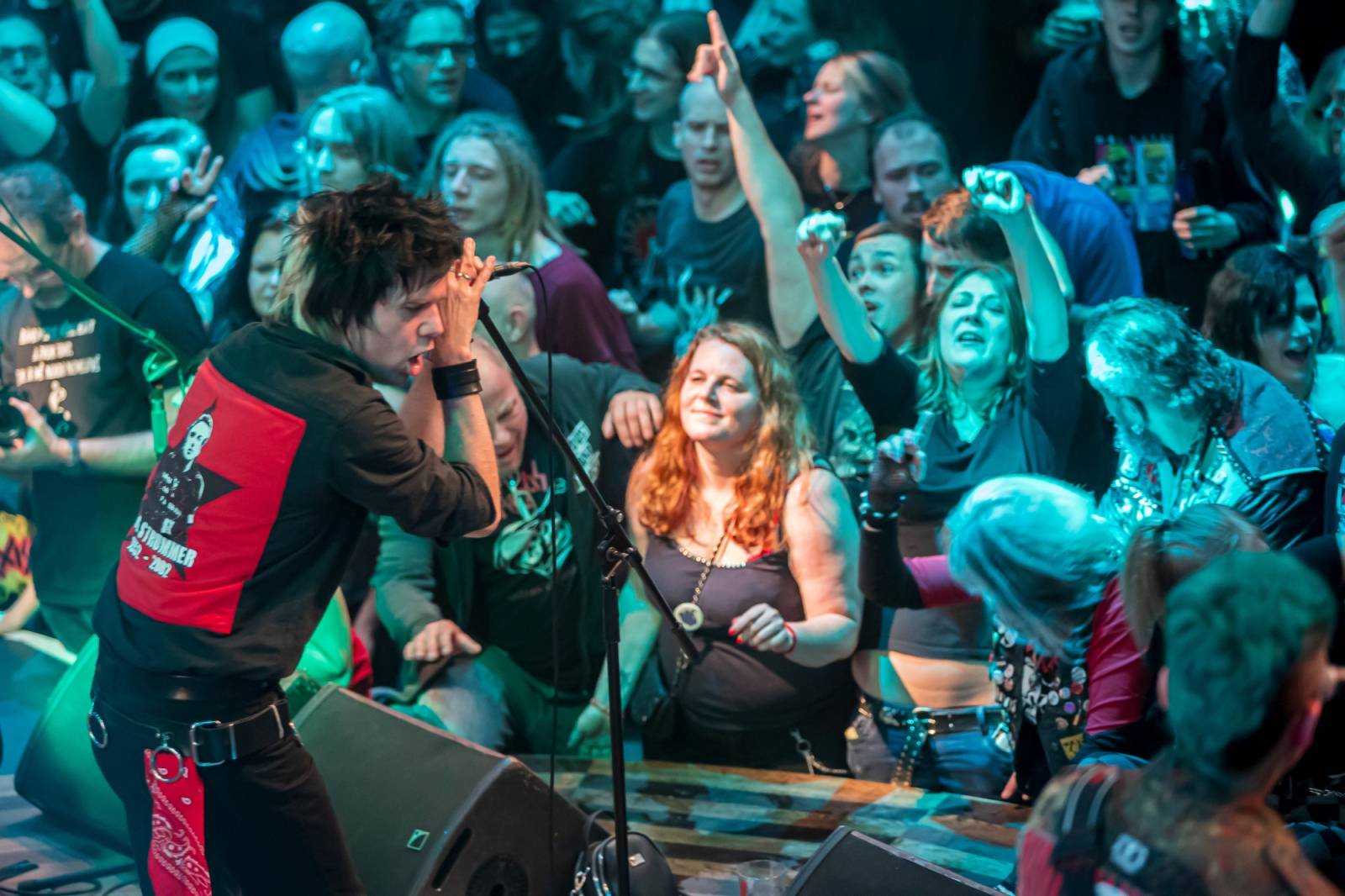 Prahou znovu zněly hity Plexis. Kapela slavila čtyřicátiny a uctila památku Petra Hoška