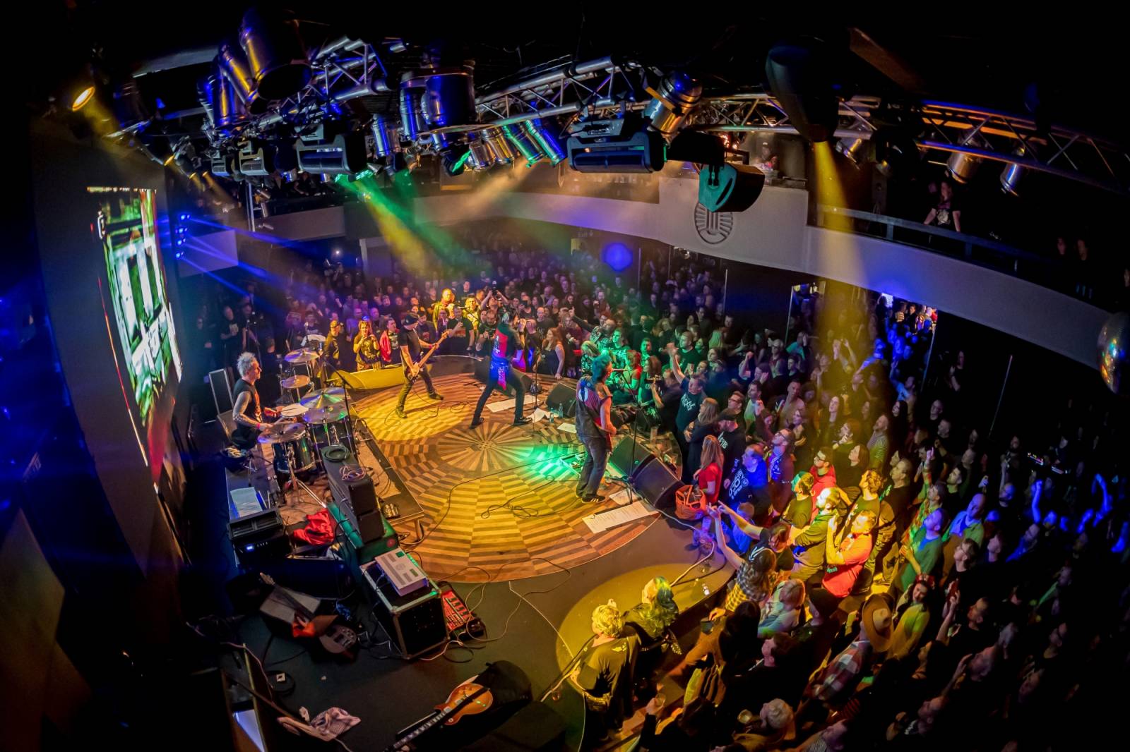 Prahou znovu zněly hity Plexis. Kapela slavila čtyřicátiny a uctila památku Petra Hoška