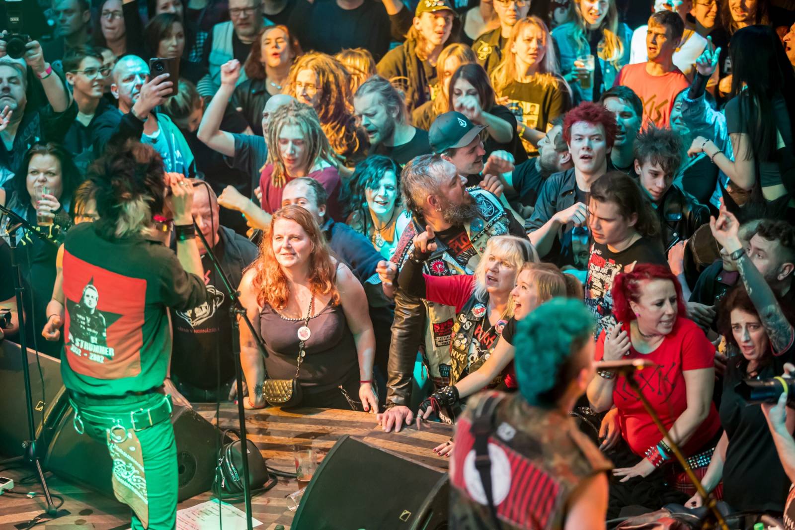 Prahou znovu zněly hity Plexis. Kapela slavila čtyřicátiny a uctila památku Petra Hoška