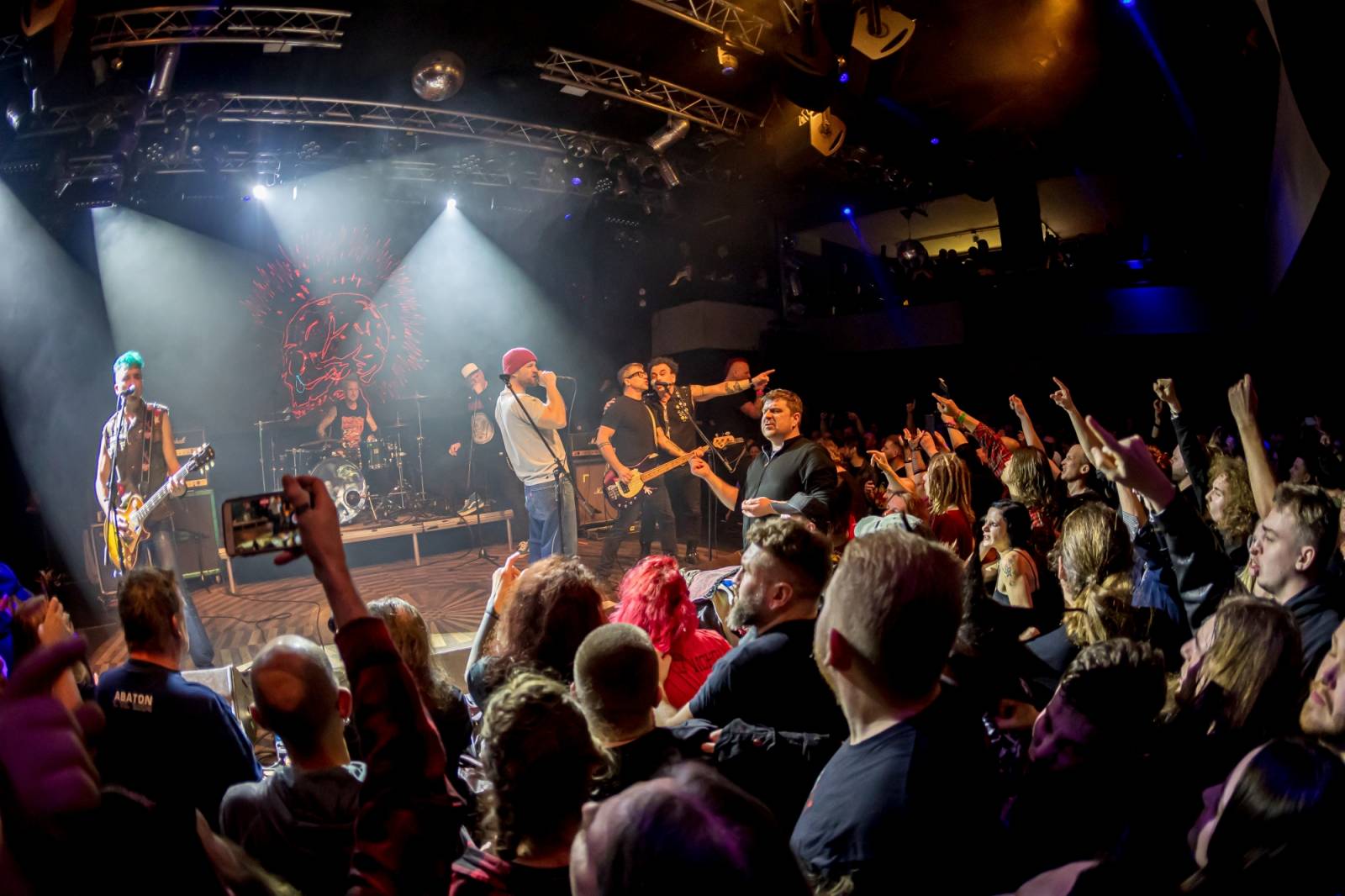 Prahou znovu zněly hity Plexis. Kapela slavila čtyřicátiny a uctila památku Petra Hoška