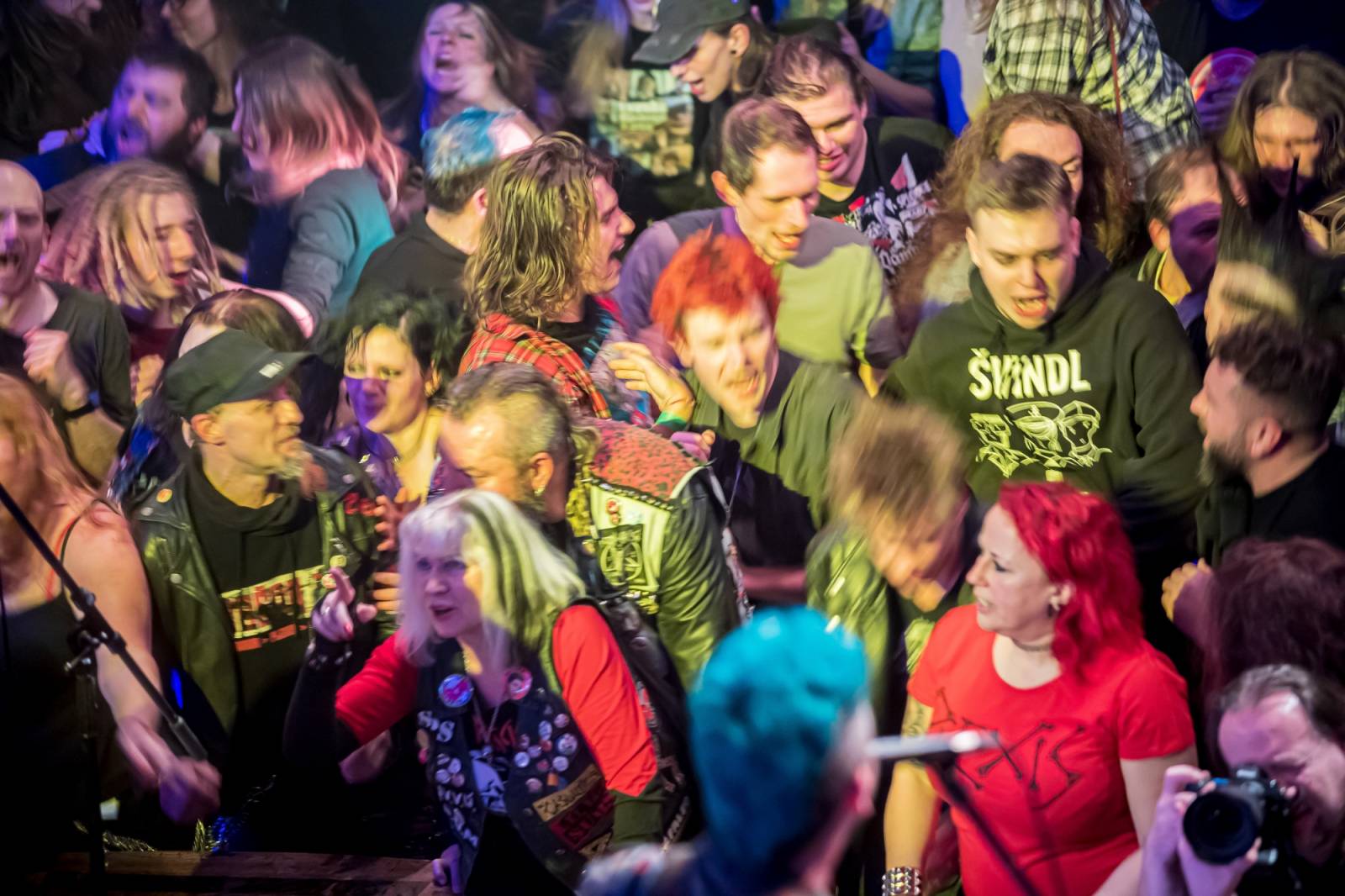 Prahou znovu zněly hity Plexis. Kapela slavila čtyřicátiny a uctila památku Petra Hoška