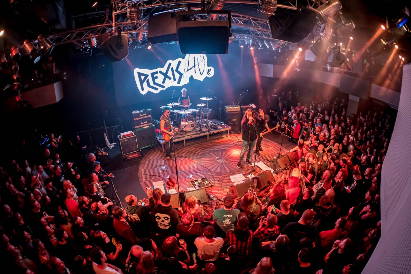 Prahou znovu zněly hity Plexis. Kapela slavila čtyřicátiny a uctila památku Petra Hoška