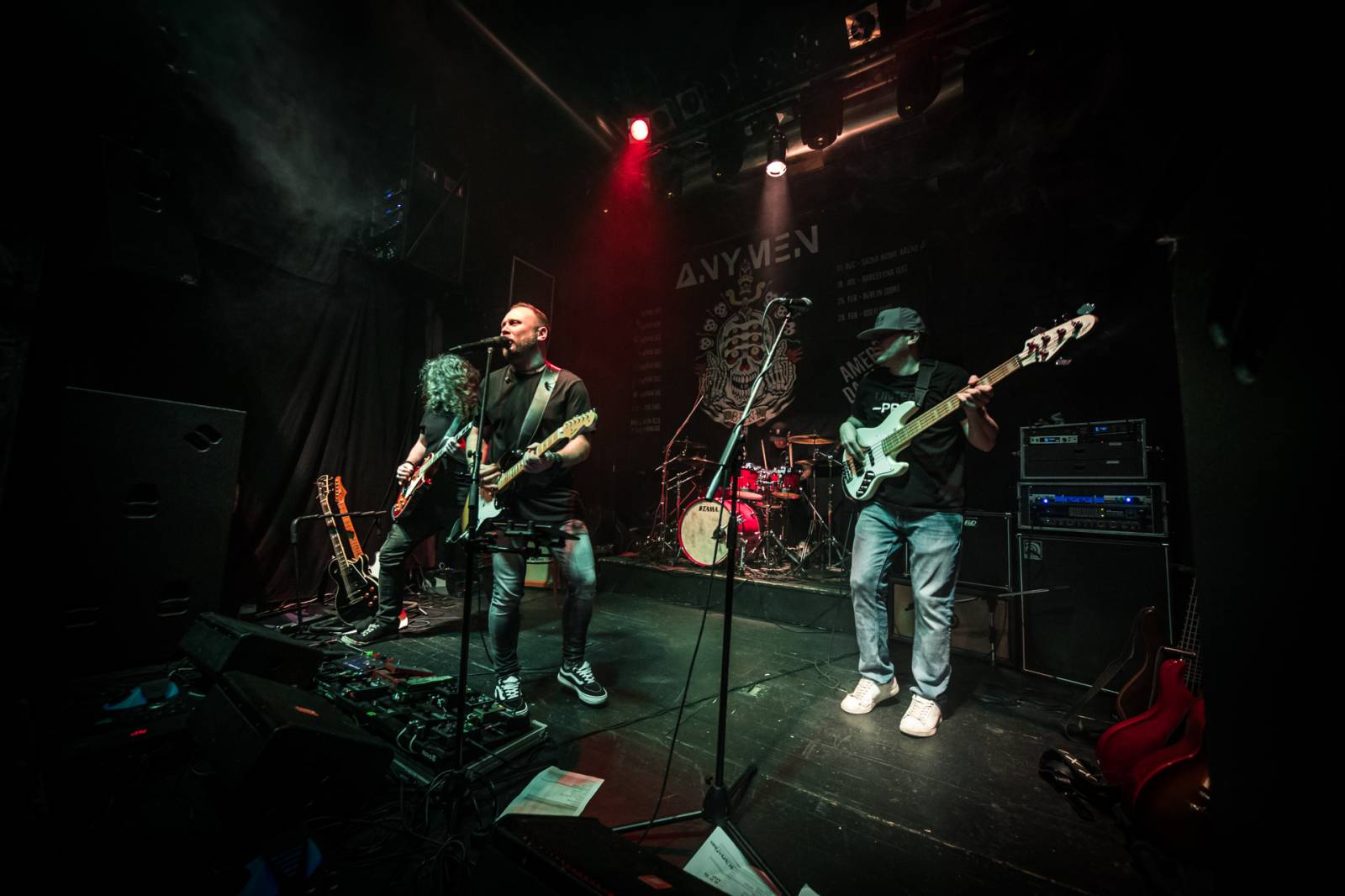 Anymen v Plzni rozsvítili Pod lampou