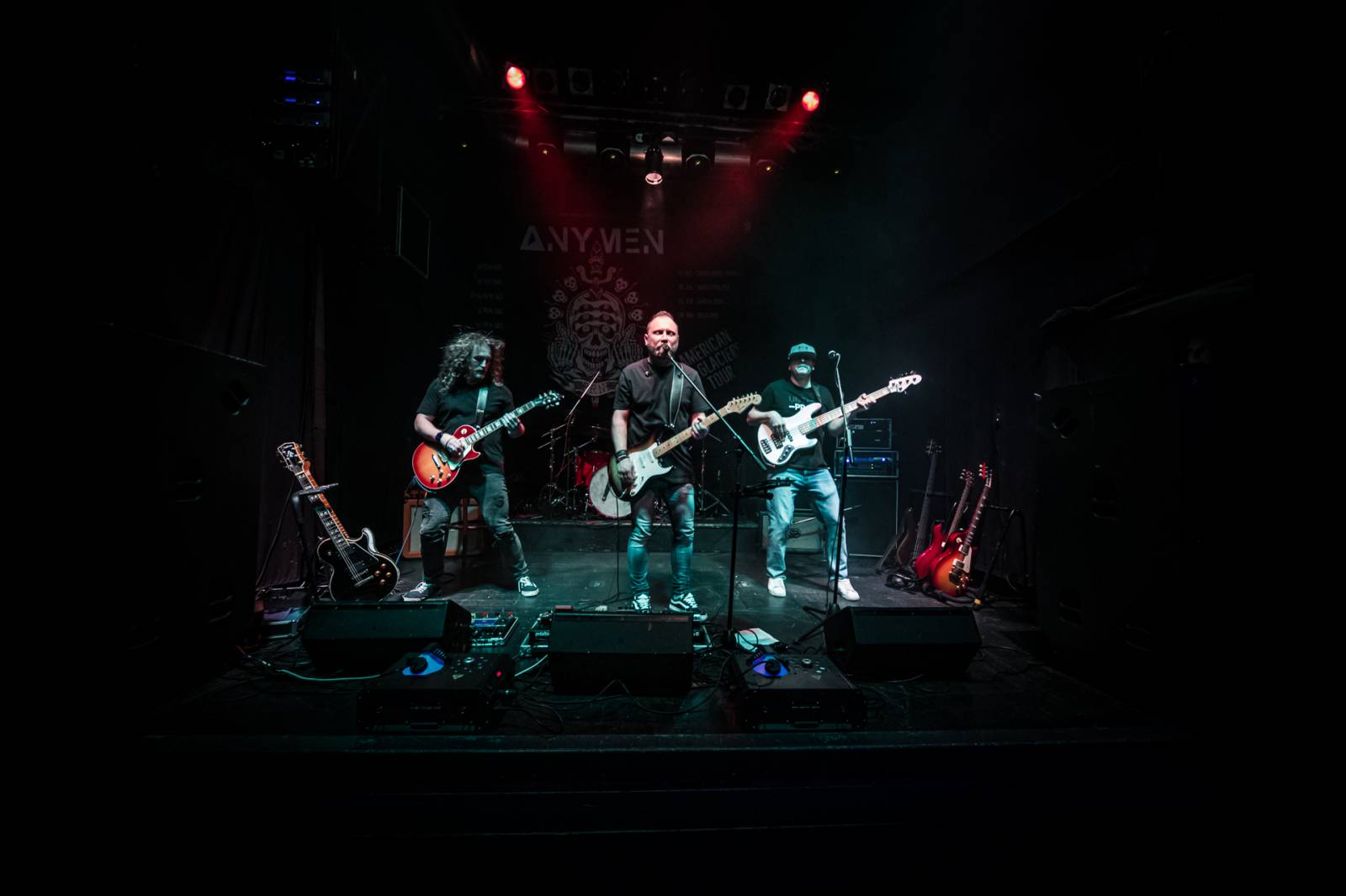 Anymen v Plzni rozsvítili Pod lampou