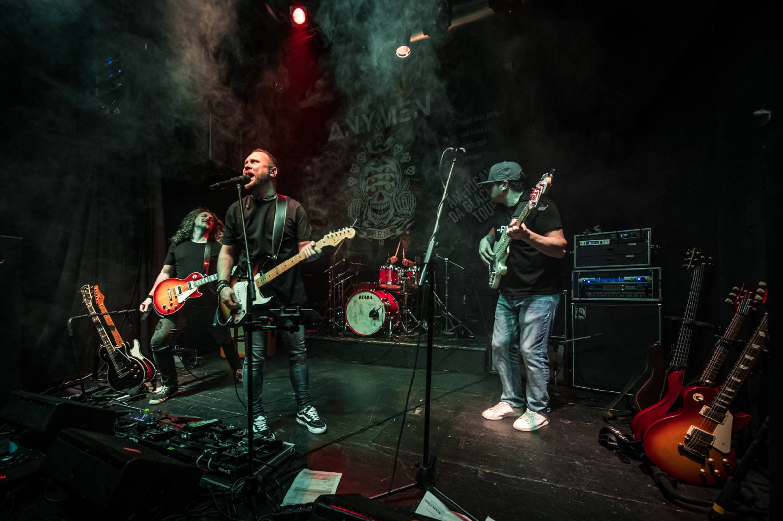 Anymen v Plzni rozsvítili Pod lampou