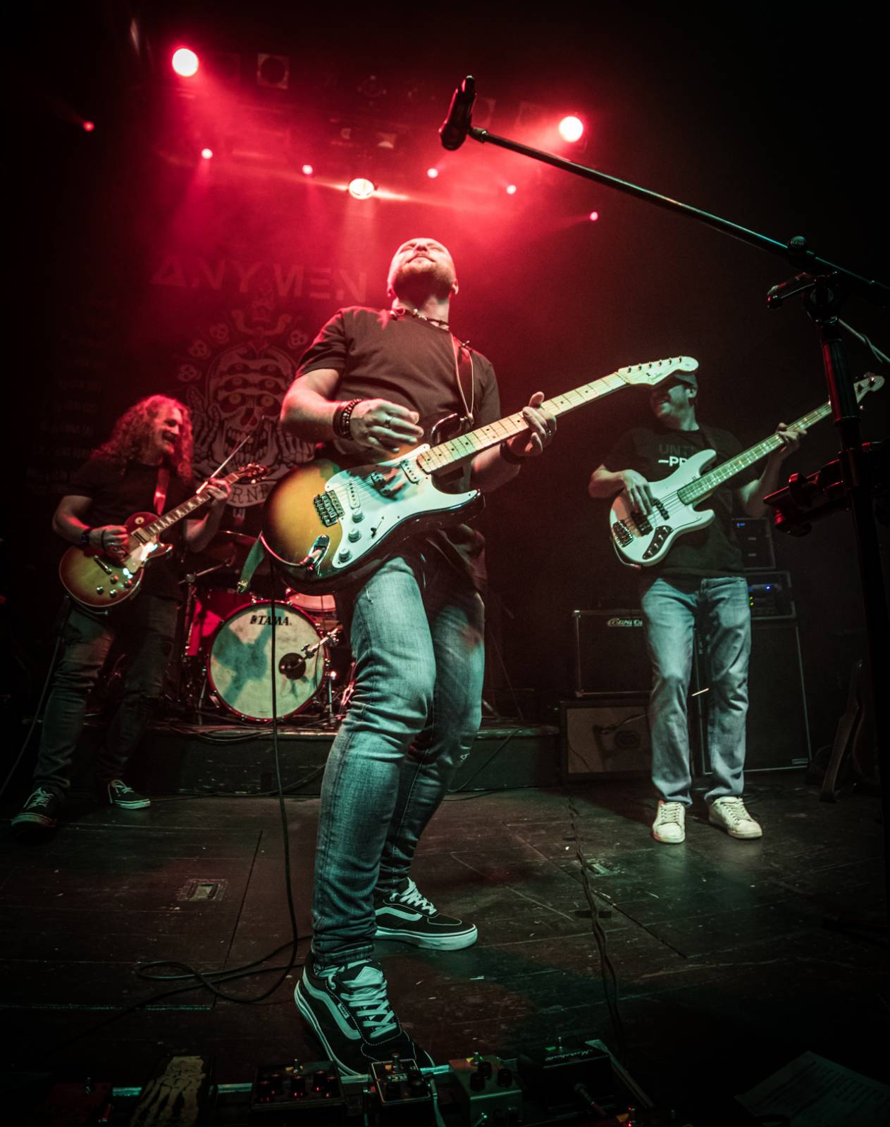 Anymen v Plzni rozsvítili Pod lampou