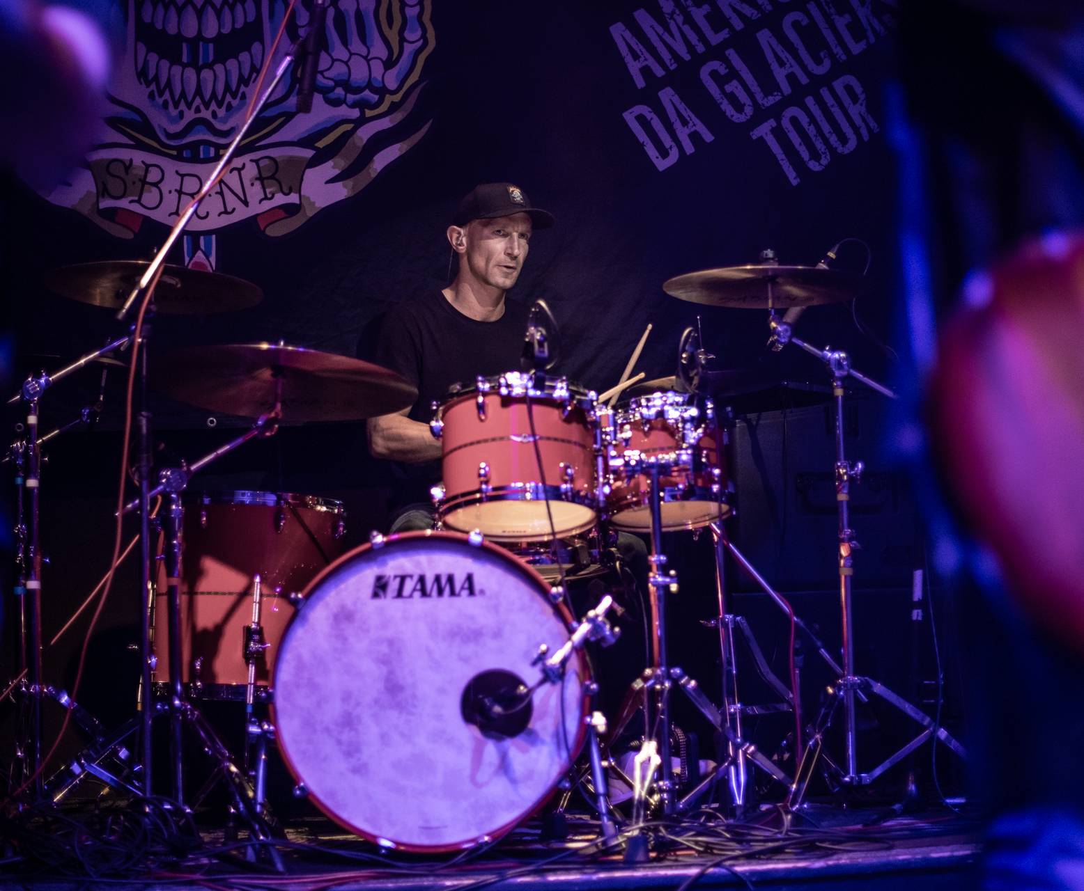 Anymen v Plzni rozsvítili Pod lampou