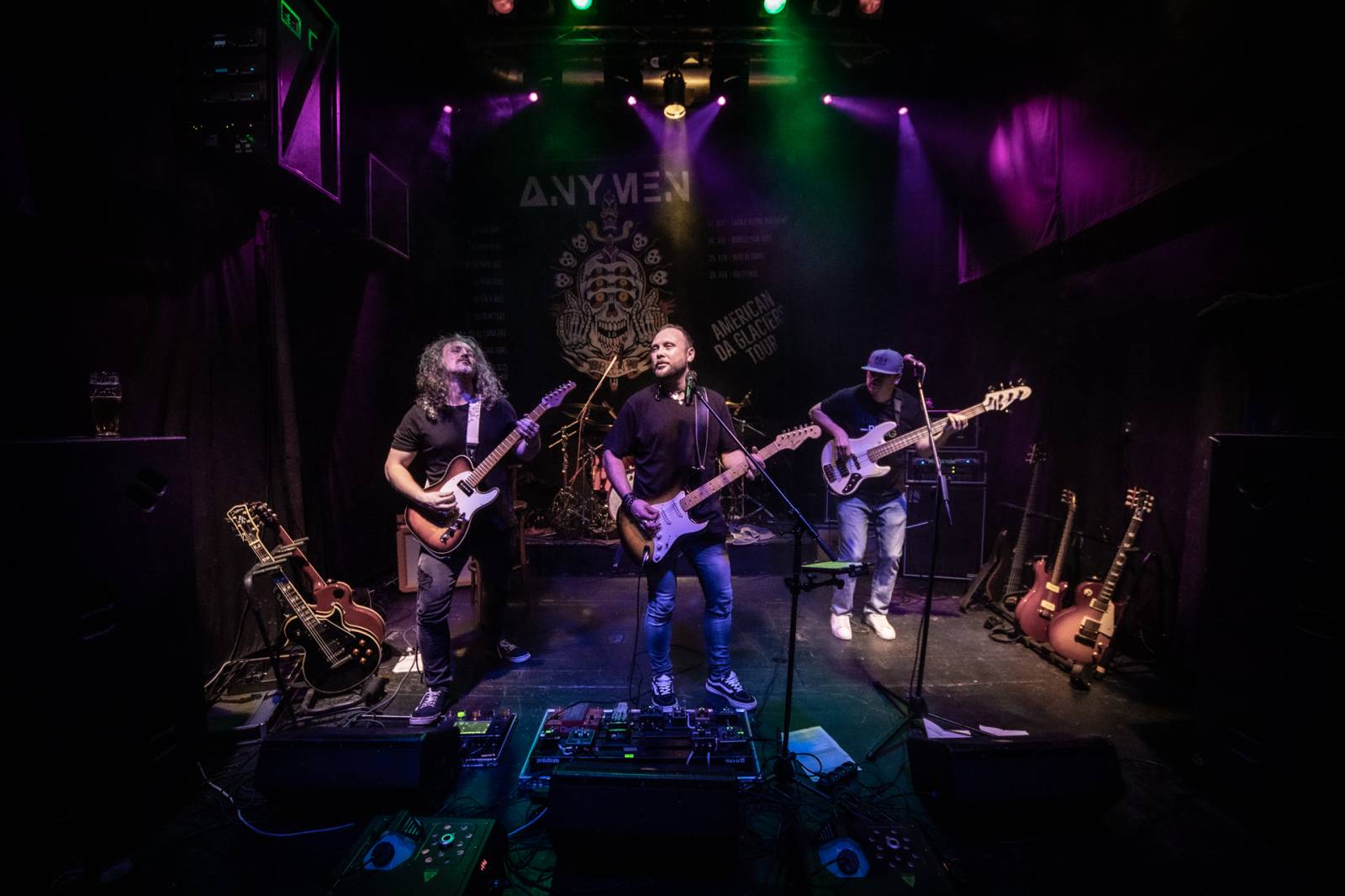 Anymen v Plzni rozsvítili Pod lampou