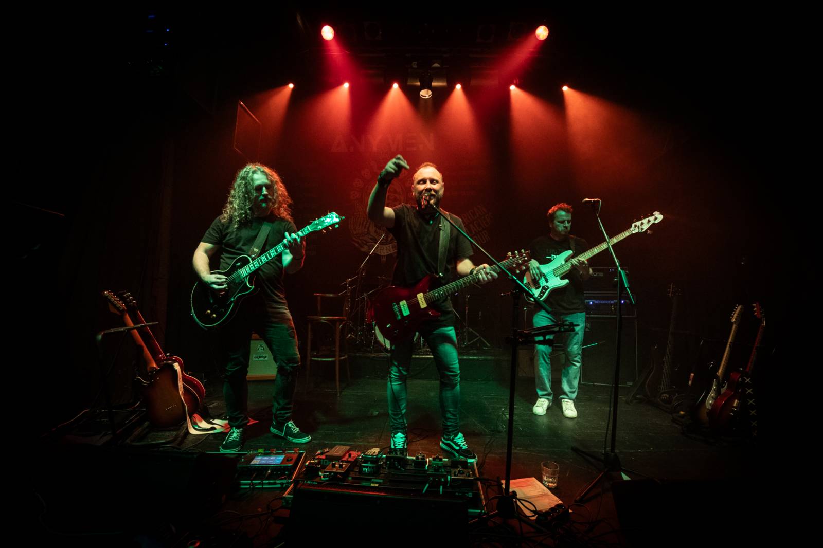 Anymen v Plzni rozsvítili Pod lampou