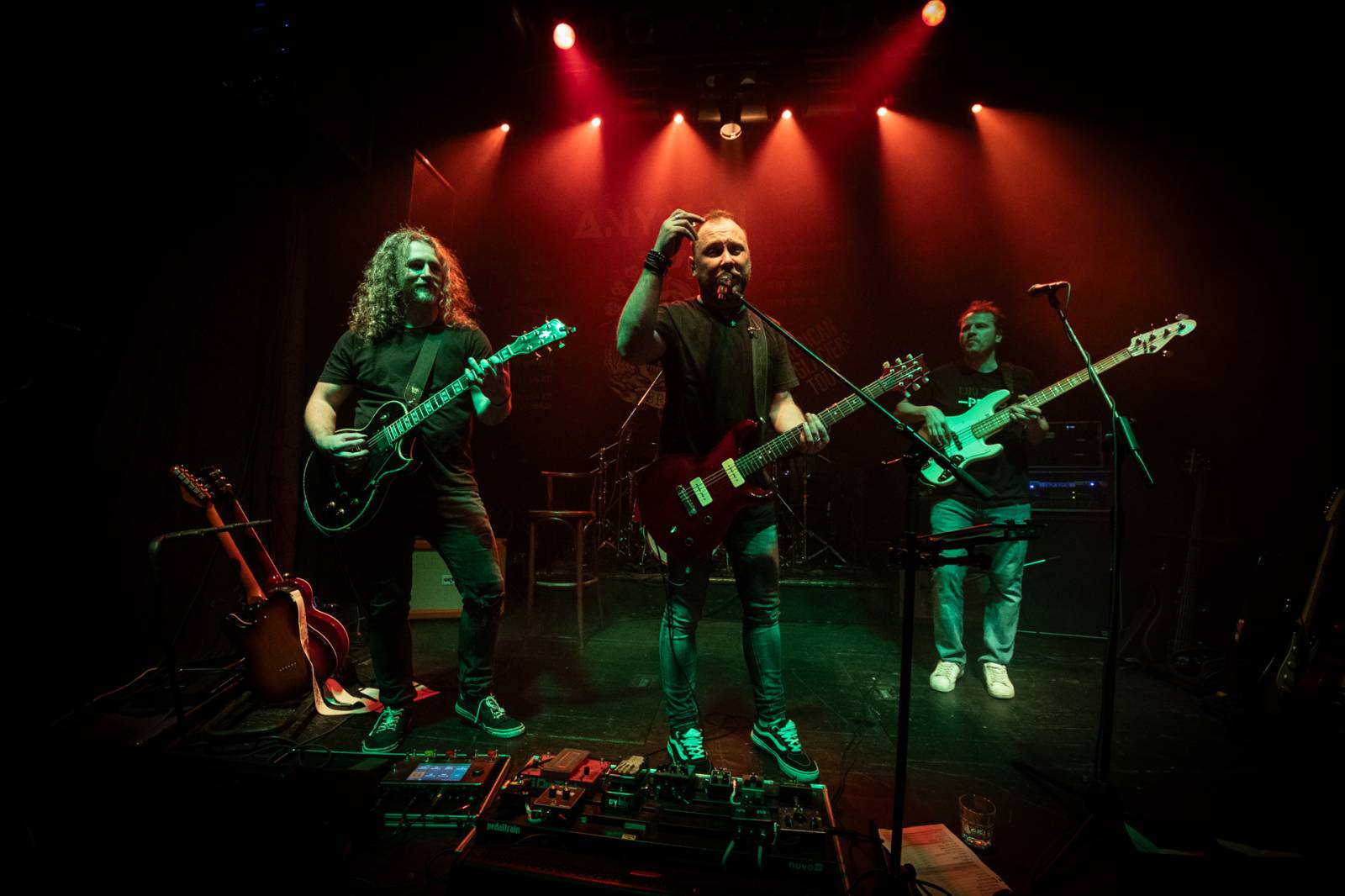 Anymen v Plzni rozsvítili Pod lampou