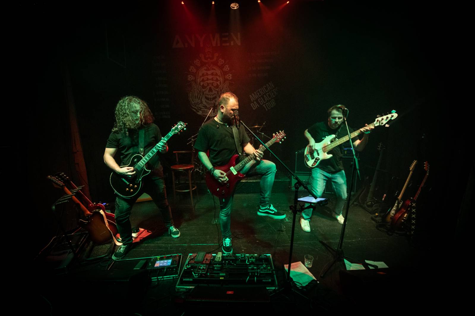 Anymen v Plzni rozsvítili Pod lampou