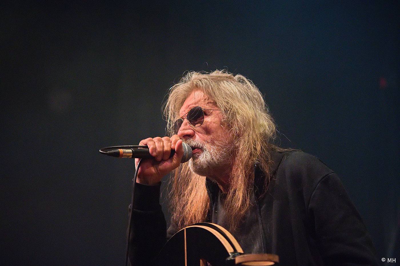 Aleš Brichta slaví 40 let na scéně. Šňůru s Alkeholem a Hattrickem zakončil v Plzni