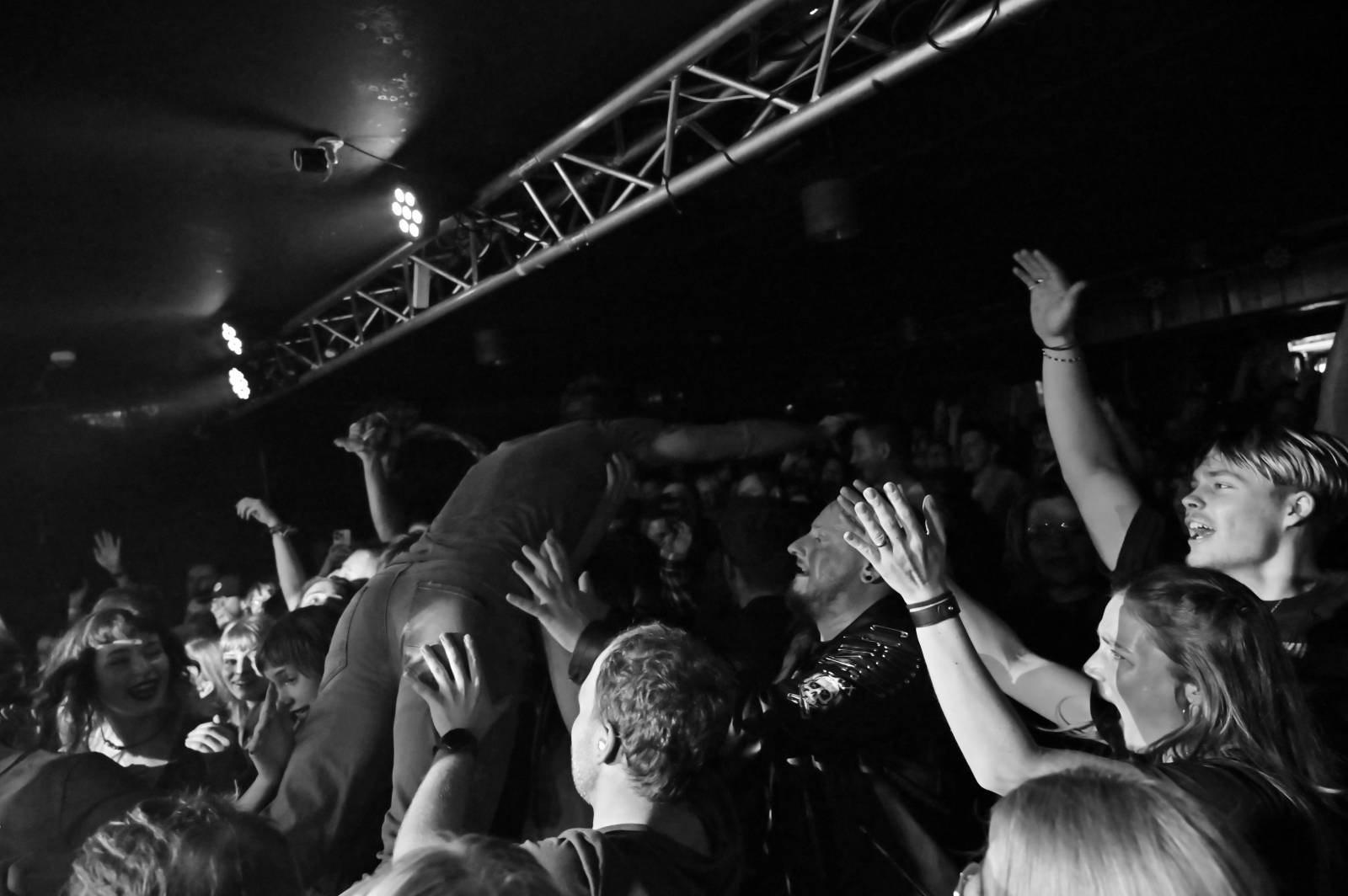 Melancholický Valentýn. Vypsaná fiXa v Rock Café odehrála krásně smutný koncert