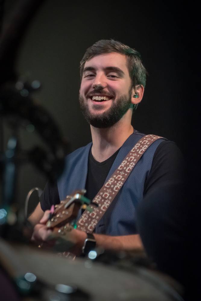 Z O2 areny na prkna divadel. Jelen rozezpíval Dvůr Králové