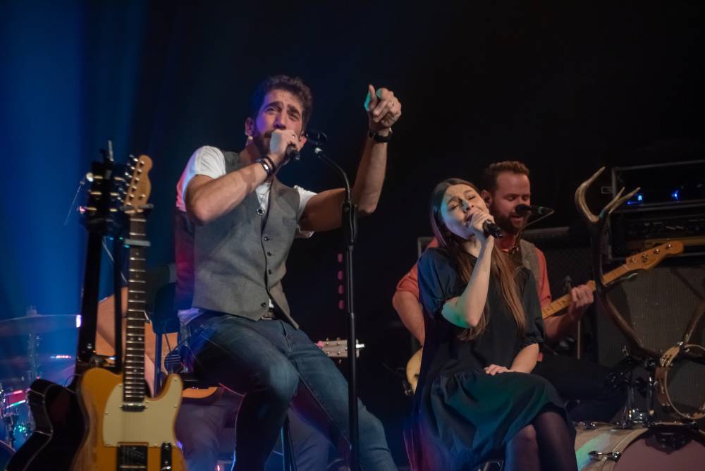 Z O2 areny na prkna divadel. Jelen rozezpíval Dvůr Králové