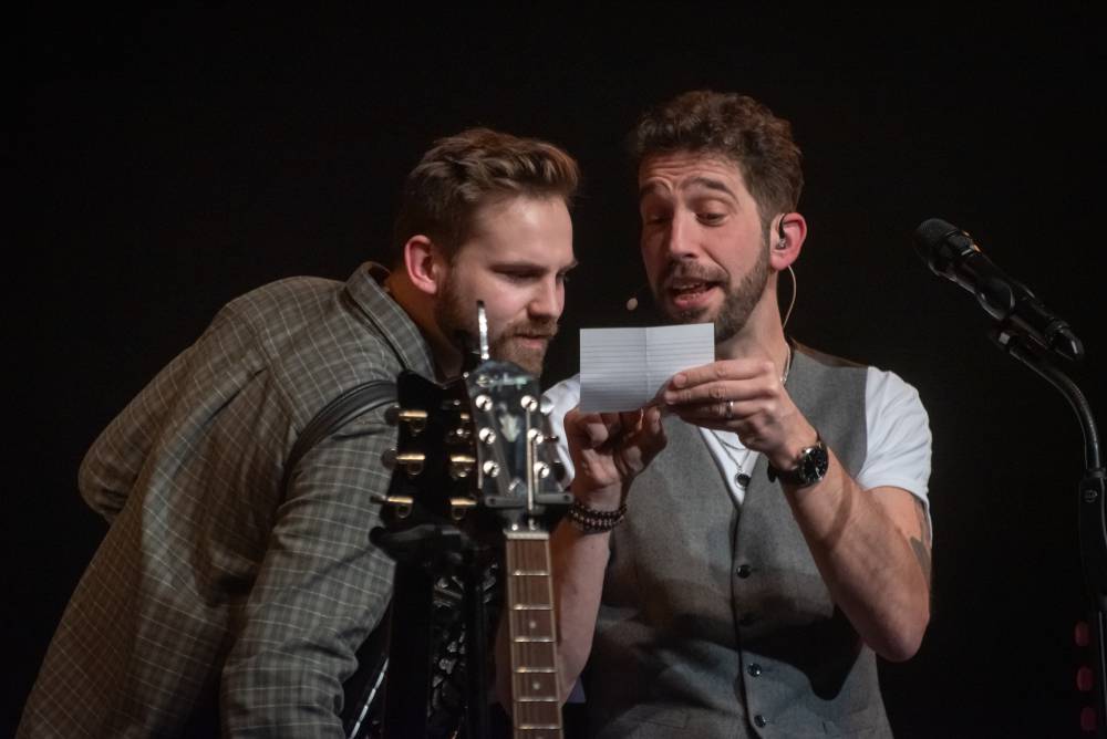 Z O2 areny na prkna divadel. Jelen rozezpíval Dvůr Králové