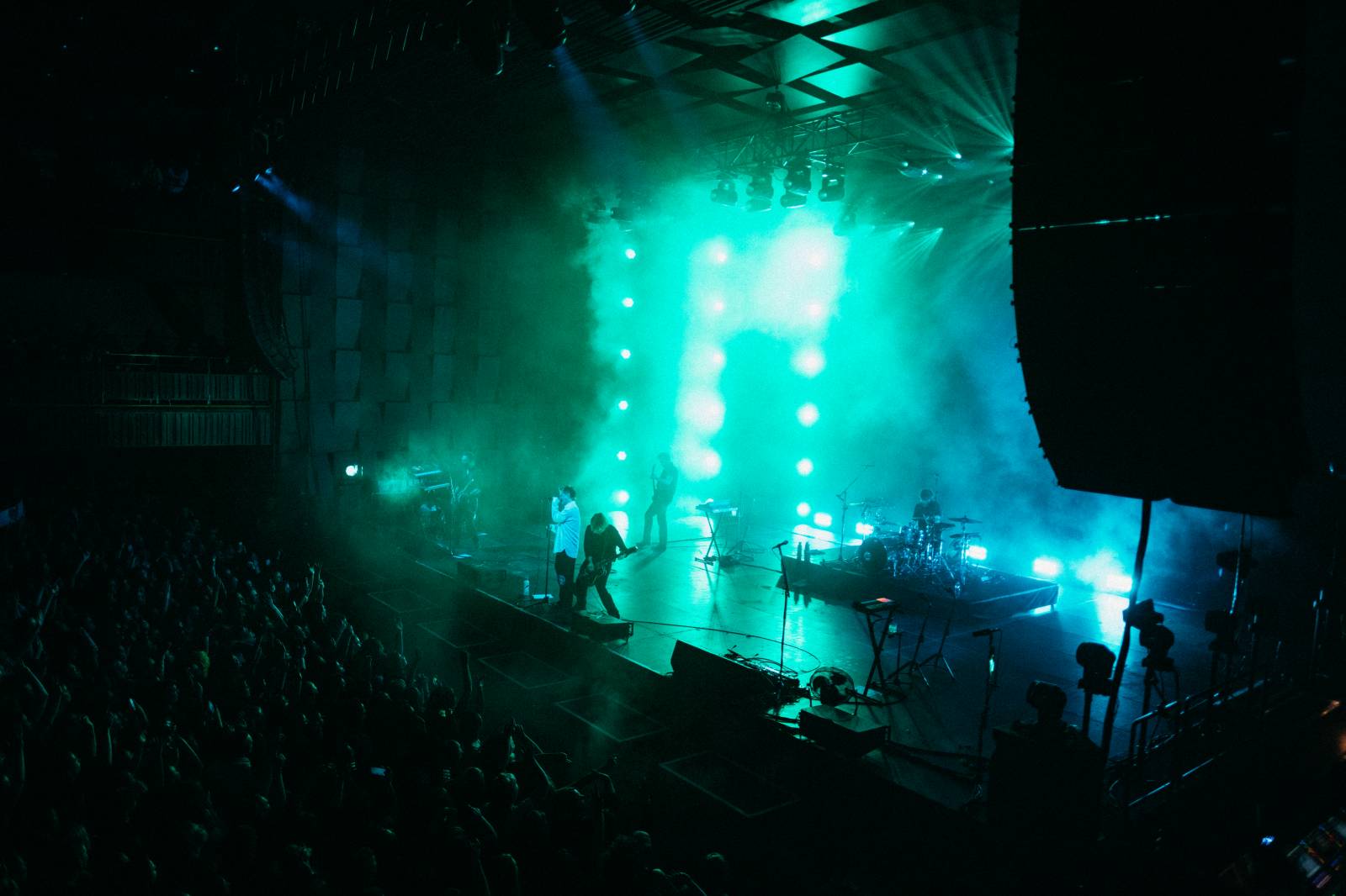 Nothing But Thieves se vrátili do Prahy. I přes vypadnutý zvuk předvedli skvělou show