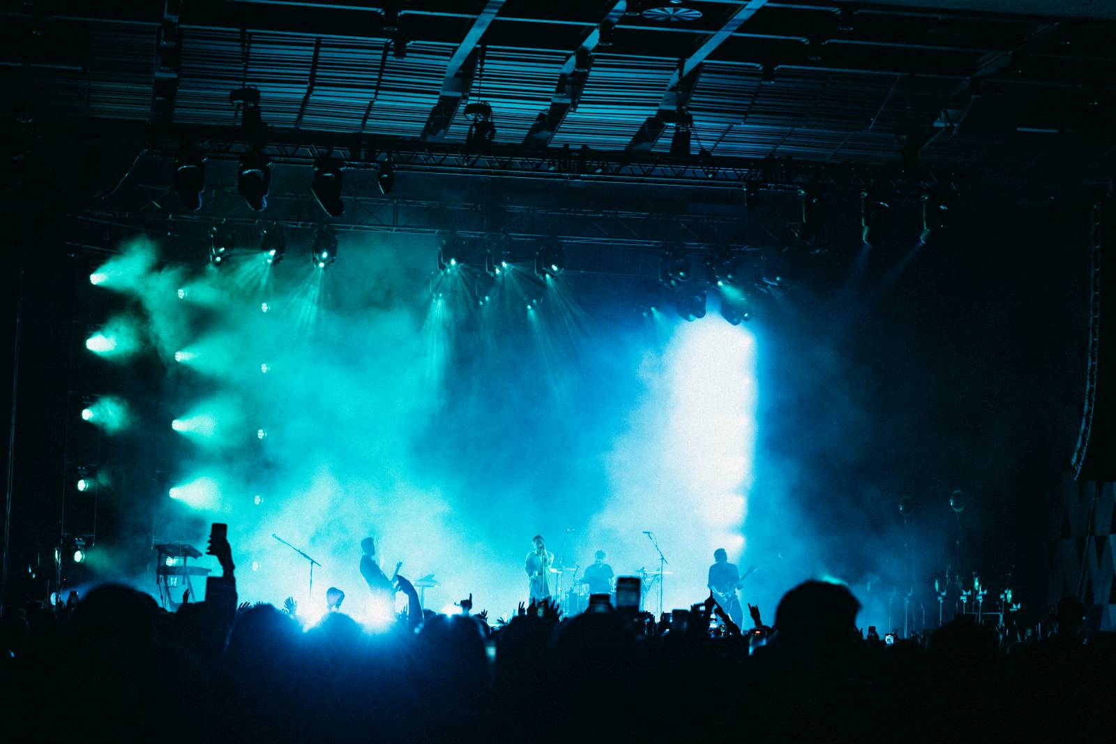 Nothing But Thieves se vrátili do Prahy. I přes vypadnutý zvuk předvedli skvělou show